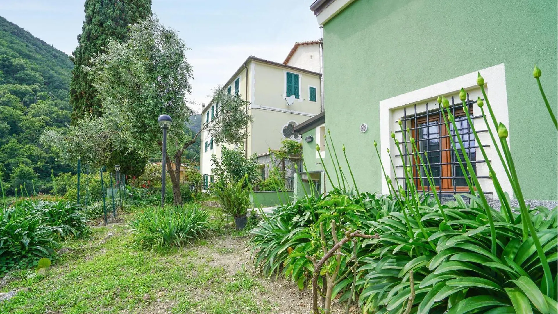 2 Bedroom Beautiful Home In Recco Italie
